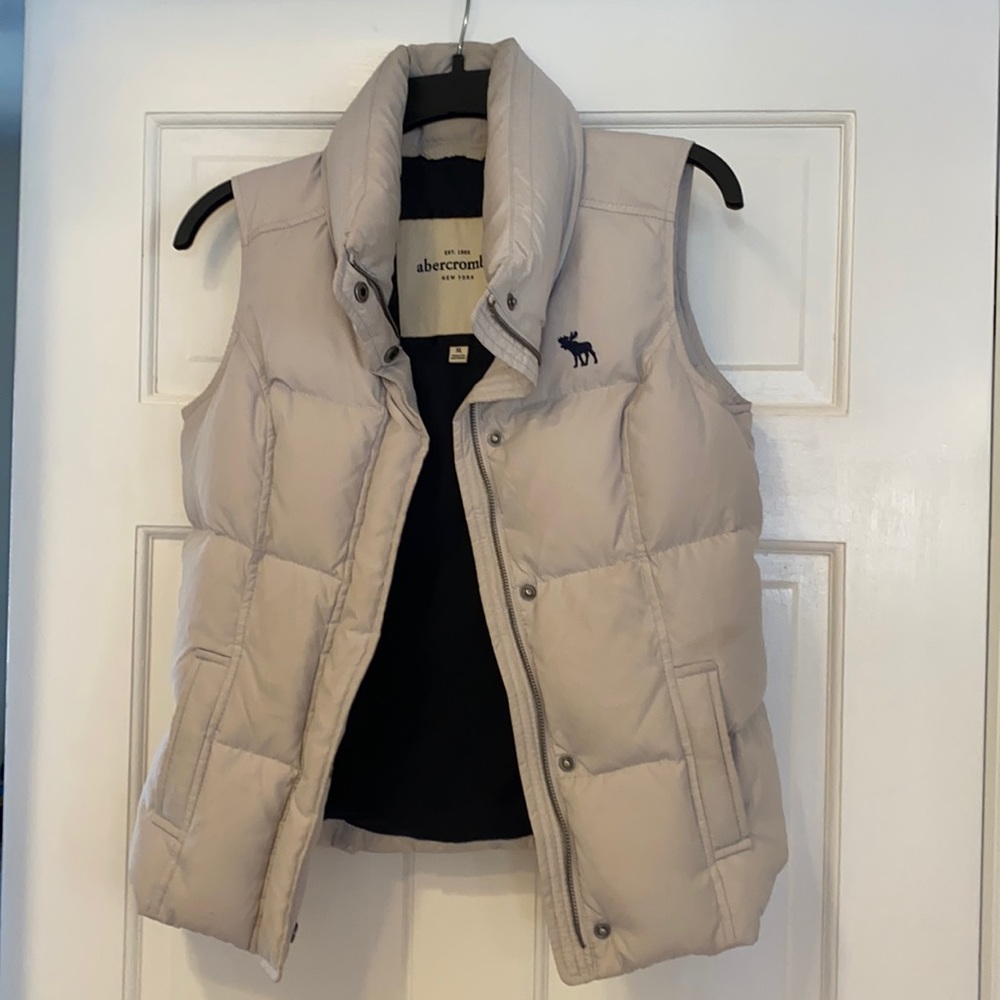 Abercrombie vest size xl light gray